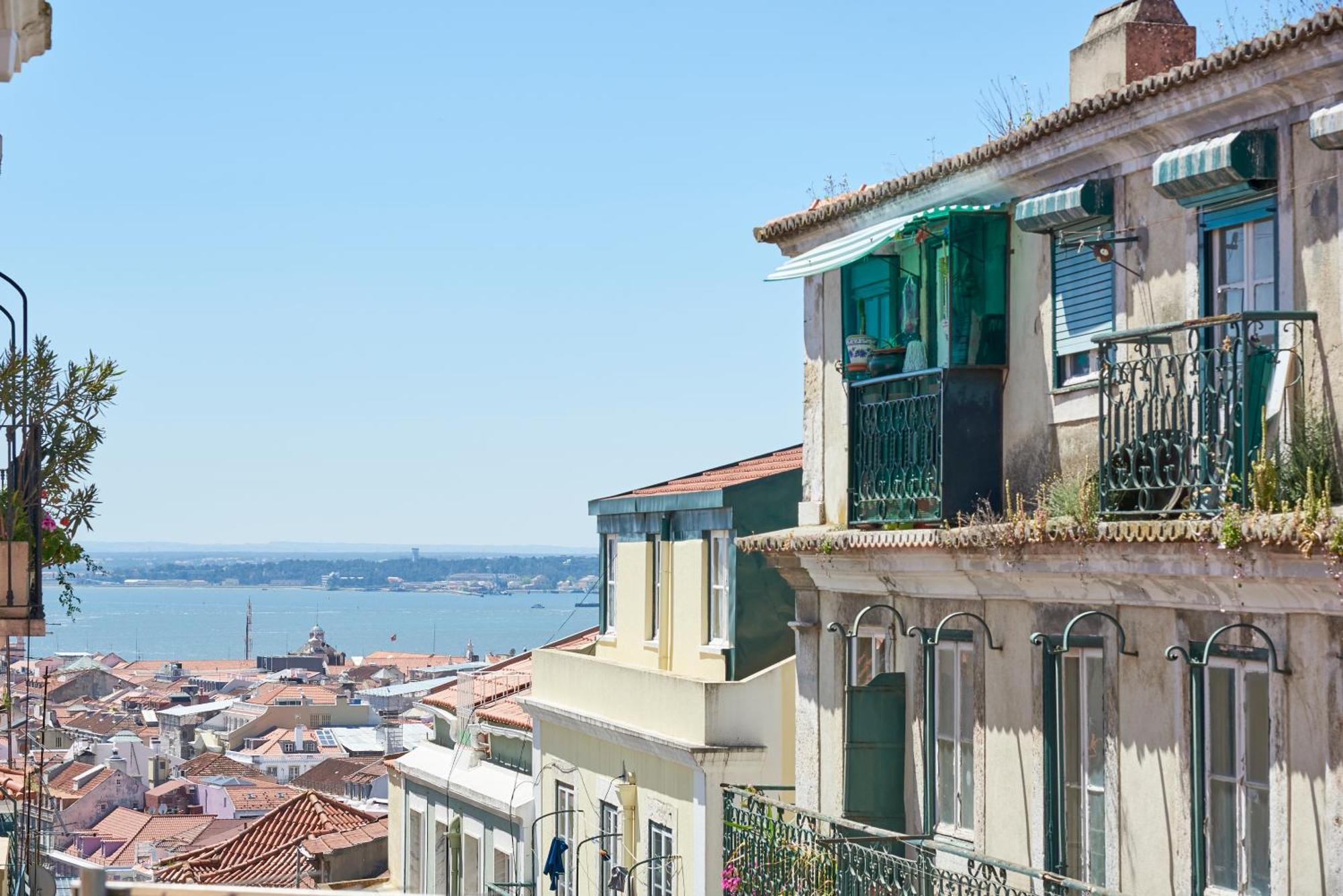 Elegant Santana Lisbon